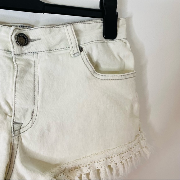 Hot Kiss Bleached Cici Jean Shorts - Picture 3 of 6